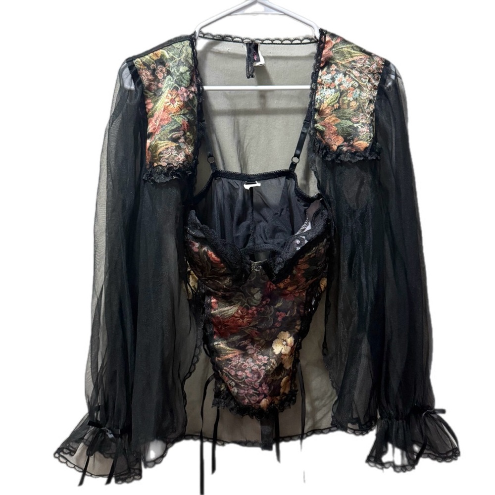 Frederick’s Of Hollywood 90’s Goth Floral Corset & Matching Kimono Set